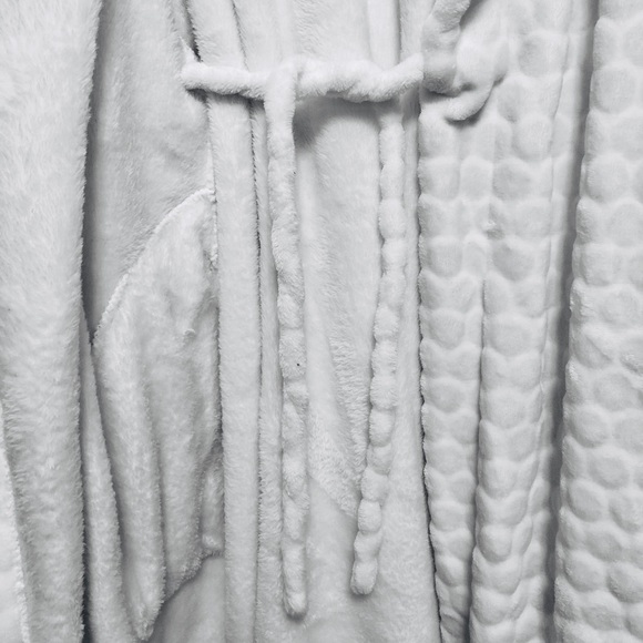 SOLD! Sleepy chic Robe - Picture 2 of 4